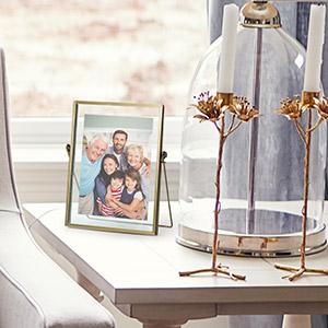 Set of 3 Floating Glass Picture Frames – Minimalist Metal Geometric Photo Frame Collection, Fits 4x4, 4x6, 5x7 Photos